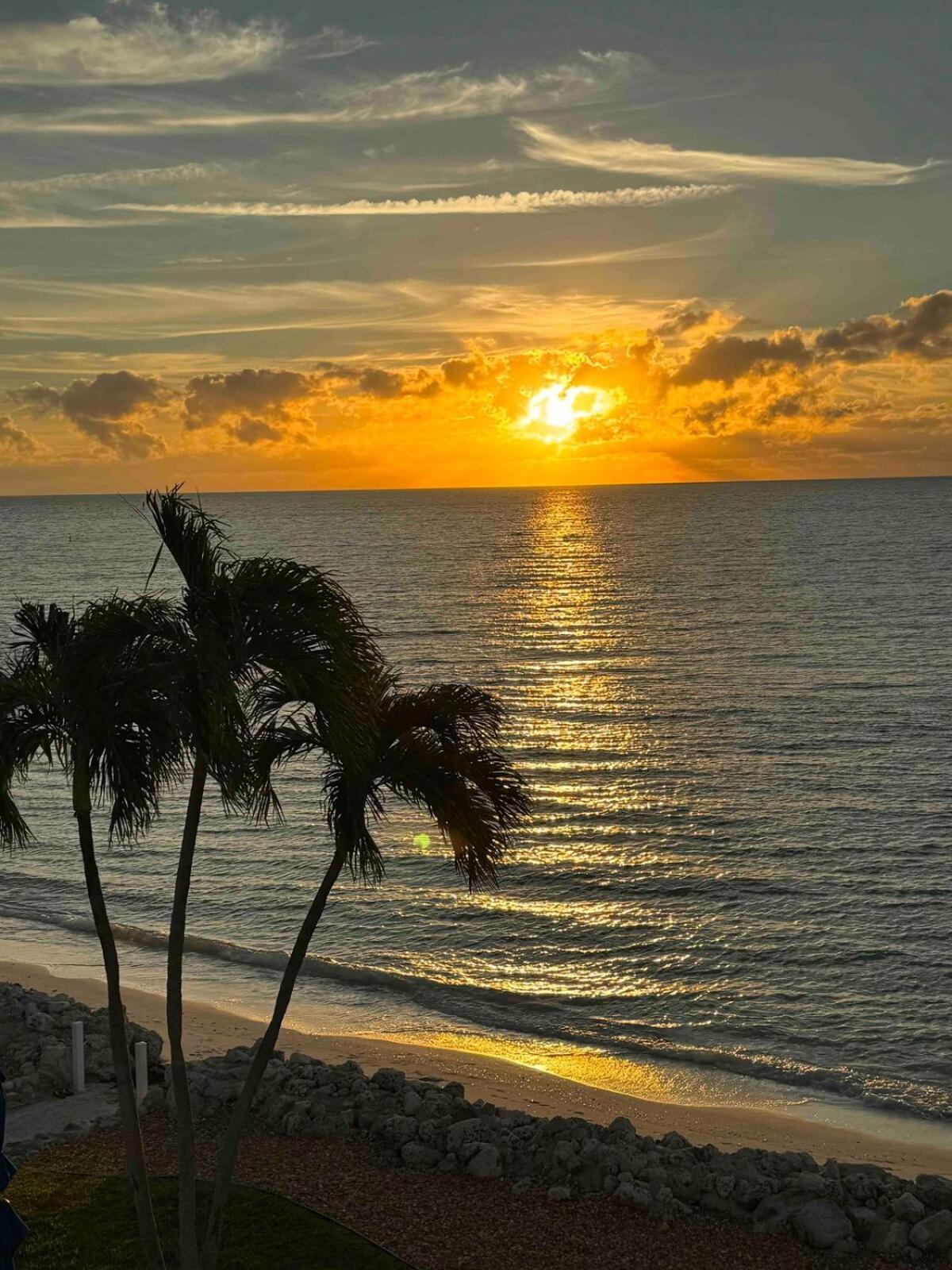 Florida Keys Sea Isle Condo Ocean Front Private Beach Key Colony Beach Exterior photo